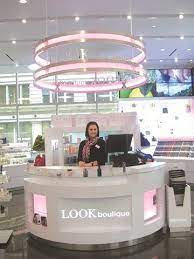 On The Road Nail Bar At Walgreens Chicago Retail Interior Design Home Office Furniture Design Chicago Business
