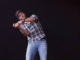 Luke Bryan Shamelessly Flirts Accuses Crowd Of Stripping Him Down And Don T Forget That Growl