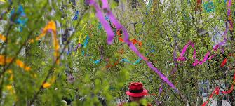 Die tradition vom maibaum aufstellen etablierte sich dann im 15. Maibaum Kurz Erklart Woher Kommt Die Tradition