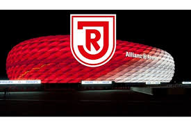 Damit die außenfassade leuchten kann, mussten etwa 100 kilometer. Rote Beleuchtung Der Allianz Arena Beim Relegationsspiel Von 1860 Munchen Am 30 05 17 Online Petition