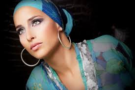 alliant une voix magnifique