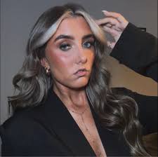 Hi, does anyone have any availability for makeup for the morning of the  25th May for two people? TIA 😊