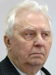 К моменту смерти он оставался единственным бывшим членом политбюро, перешагнувшим возрастной рубеж в 100 лет. Ligachev Egor Kuzmich Persona Tass