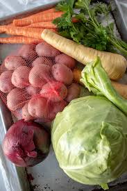 Place the corned beef brisket, carrots, pearl onions, parsley, bay leaves and peppercorns in the instant pot and add 3 cups of water. Instant Pot Corned Beef And Cabbage The Hungry Bluebird