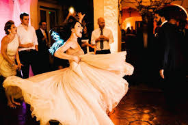 Pocos momentos tan emotivos con la entrada de la novia y su camino hacia el altar. Musica Para Bodas Como Elegir Las Canciones Fanny Bodas