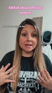 Alyssa Collins's Instagram, Twitter & Facebook