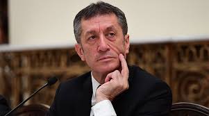 Milli eğitim bakanı ziya selçuk, tablet dağıtımına ilişkin velilere bakanlık adıyla arayan ve kişisel bilgilerinizi isteyen kötü niyetli kişilere karşı dikkatli olun. uyarısında bulundu. Bakan Selcuk 15 Subat Ta Okullarin Acilmasi Ilke Karari Var