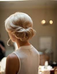 Comment faire un chignon bun. Coiffure Mariage A Faire Soi Meme Les Plus Jolies Coiffures De Mariee Pour S Inspirer Elle