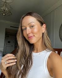 Abigail Houser's Instagram, Twitter & Facebook