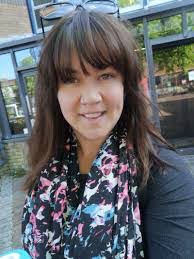 Gillian Simmons's Instagram, Twitter & Facebook