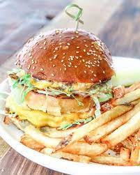 The Mac Burger At Culinary Dropout In Austin Tx Travel Food Food Burger