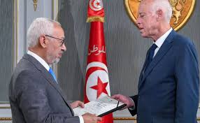 قرر الرئيس التونسي قيس سعيد تجميد كل سلطات مجلس النواب ورفع الحصانة عن كل أعضاء البرلمان وإعفاء رئيس الوزراء هشام المشيشي من منصبه. Dw9ajsgihlyatm