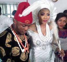 Ubi, in a mature way on instagram, seems to have revealed what went wrong in their marriage. Lilian Esoro Ex Husband Ubi Franklin Files For Divorce Actress Absent In Court