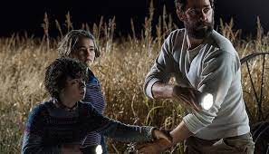 Se encuentran con emmett, un amigo de la familia de lee, que ayuda a la familia después de que marcus resulta herido por una trampa para osos, y los lleva a su búnker donde ha vivido y sobrevivido. Un Lugar En Silencio Cual Es El Origen De Los Monstruos De A Quiet Place John Krasinski Video Tv Espectaculos La Prensa Peru