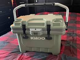 The imx collection features super durable, affordable coolers that keep drinks and food cold for days on end during your fun outdoor adventures. Igloo 24 Qt Imx Series Ice Chest Cooler White Walmart Com Walmart Com