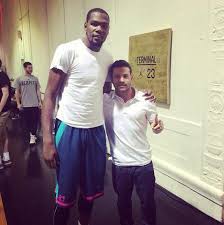 Son of wanda and wayne pratt. Photo Of Kevin Durant Next To A Professional Baseball Player Shows You How Tall Nba Players Really Are