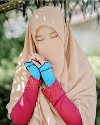 Cadar dan sarung tangan adalah bagian dari jilbab yang biasa dikenakan oleh kaum muslimah setelah turun perintah untuk memakai jilbab. Cewek Cantik Cadar Budaya Arab Siswi Cantik Pakaian Sederhana Gaya Hijab Gaun Sederhana