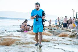 Μια δύσκολη απώλεια καλούνται να διαχειριστούν ο ευτύχης μπλέτσας και η σύζυγός του ηλέκτρα αστέρη λίγο καιρό πριν γίνουν γονείς για δεύτερη φορά. Edipsospost Sta Merh Mas O Eytyxhs Mpletsas Toy Happy Traveller