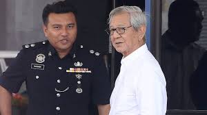 45,174 likes · 436 talking about this. Yew Yin Beri Keterangan Kepada Polis