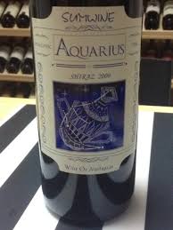 Your glass is engraved with aquarius and has aquarius symbols, constellation and othe graphics engraved 360 degrees around it. Sumwine Aquarius Shiraz Vivino