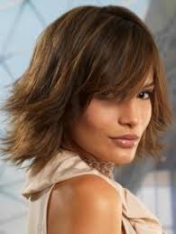 Se puede llevar a todas las edades y es un largo perfecto para cualquier tipo de cabello. Cortes De Pelo Para Media Melena