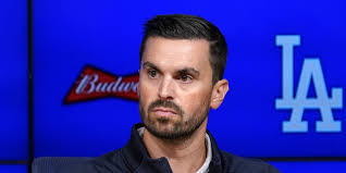 Juan Toribio: “De Dodgers zullen de transfermarkt echter blijven volgen  voor een shortstop, voornamelijk Willy Adames van Milwaukee en Bo Bichette  van Toronto.” : r/baseball