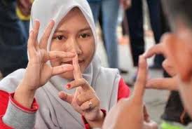 Sejarah dan Perbedaan Bahasa Isyarat BISINDO Juga SIBI