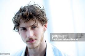 14 Photos & High Res Pictures