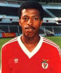 Um jogador que nunca se conseguiu afirmar no benfica e não foi por falta de oportunidades disso penso que ele não se pode queixar. Chiquinho In De Aguia Ao Peito