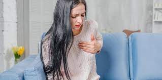 Angina adalah penyebab sakit dada sebelah kiri, di mana kondisi ini mengharuskan penderitanya mengalami nyeri dada sebelah kiri yang bisa menjalar ke bagian tubuh sebelah kiri, seperti leher, rahang, lengan, dan punggung. Sakit Payudara Sebelah Kiri Ini Jenis Kanser Payudara Anda Perlu Tahu