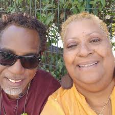 Im an American 🇺🇸 living in Barbados 🇧🇧 and it's avocado season, or as  my fellow Bajans would say “pear” season!!! My almost 80 year old neighbor  dropped some of these off