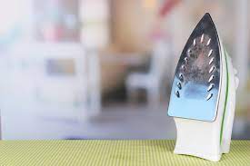 La fel de utile in curatarea fierului de calcat se pot dovedi si servetelele uscate fie ca sunt nazale ori de bucatarie. Curatarea Fierului De Calcat Retete Si Metode Eficiente