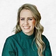 Amanda Novak's Instagram, Twitter & Facebook