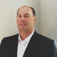 100+ perfiles de «Decesare»