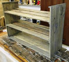 Enhance The Neatness Of Your Bedroom Or Entryway With The Pallets By Making This Simple Diy Pallet Shoe Rack Thi Diy Shoe Rack Pallet Shoe Rack Wood Shoe Rack