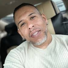 Eliud Nieves's Instagram, Twitter & Facebook