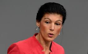 Als sie zum ersten mal bundestagsabgeordnete wurde, änderte sie die amtliche schreibung ihres vornamens. Sahra Wagenknecht Verdreht Die Geschichte
