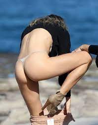 We tried khloé kardashian's camel toe concealer, but did this style secret actually work? Celebrities Displaying Cameltoe Celebrityslips Com