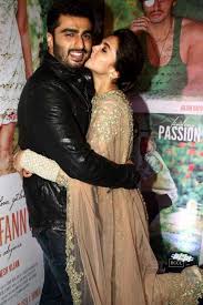 Check Out Celebrities From Hollywood And Bollywood Indulging In Pda Activities On Red Carpet Deepik Deepika Padukone Hot Deepika Padukone Hollywood Celebrities