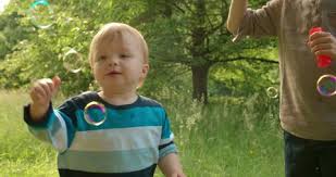 A cette occasion, de nombreuses options sont possibles pour gâter votre garçon de 9 ans. 9 Year Old Girl And Video De Stock 100 Libre De Droit 13579025 Shutterstock