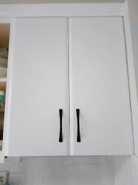 Siz i̇kinci kat boya da kuruduktan sonra maskeleme bantlarını sökün. Eski Mutfak Dolabi Boyama Teknikleri Ev Dekorasyonu