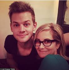 Maureen is also singer and author. Maureen Mccormick S Husband Has Banned Her From Partying With Pals Maureen Mccormick Comedians Maureen Mccormick Body