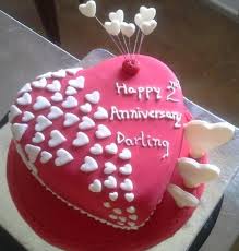 Dress it up with summery accessories, like a flower crown or woven wedges, or keep it minimal to show off the romantic design. 2nd Wedding Anniversary Cake Designs