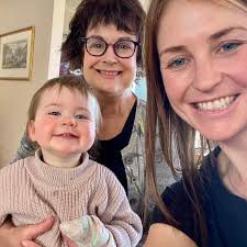 What bird makes a loud 2-note sound in Whanganui?