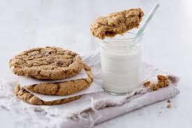 Recette De Cookies Au Beurre De Cacahuetes Et Pepites De Chocolat Rapide Recette Cookies Recette Cookies Au Beurre Beurre De Cacahuetes