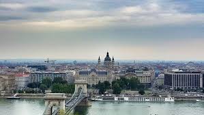 Budapest, surnommée la perle du danube est la plus grande ville et capitale de la hongrie. Budapest Budapest Hongrie Capitale