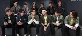 【圖輯•上】「mirror 係 12 個人有 12 種不同風格」 在 mirror 以新曲宣告「浩浩蕩蕩迎來另一新世紀」的這個月裡，《立場新聞》透過訪問多位「鏡粉」、廣東歌愛好者及觀察各 fans… Mirror ç»„åˆ Wikiwand