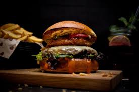 Matterhorn Burger By Burgerheart Lecker Burger Lebensmittel Essen Susskartoffel Chips