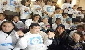 منى زكي تحتفل باليوم العالمي للطفل على طريقتها الخاص ة