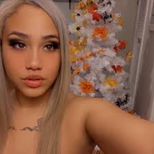 Zee Smiley (@maybababy) • Facebook